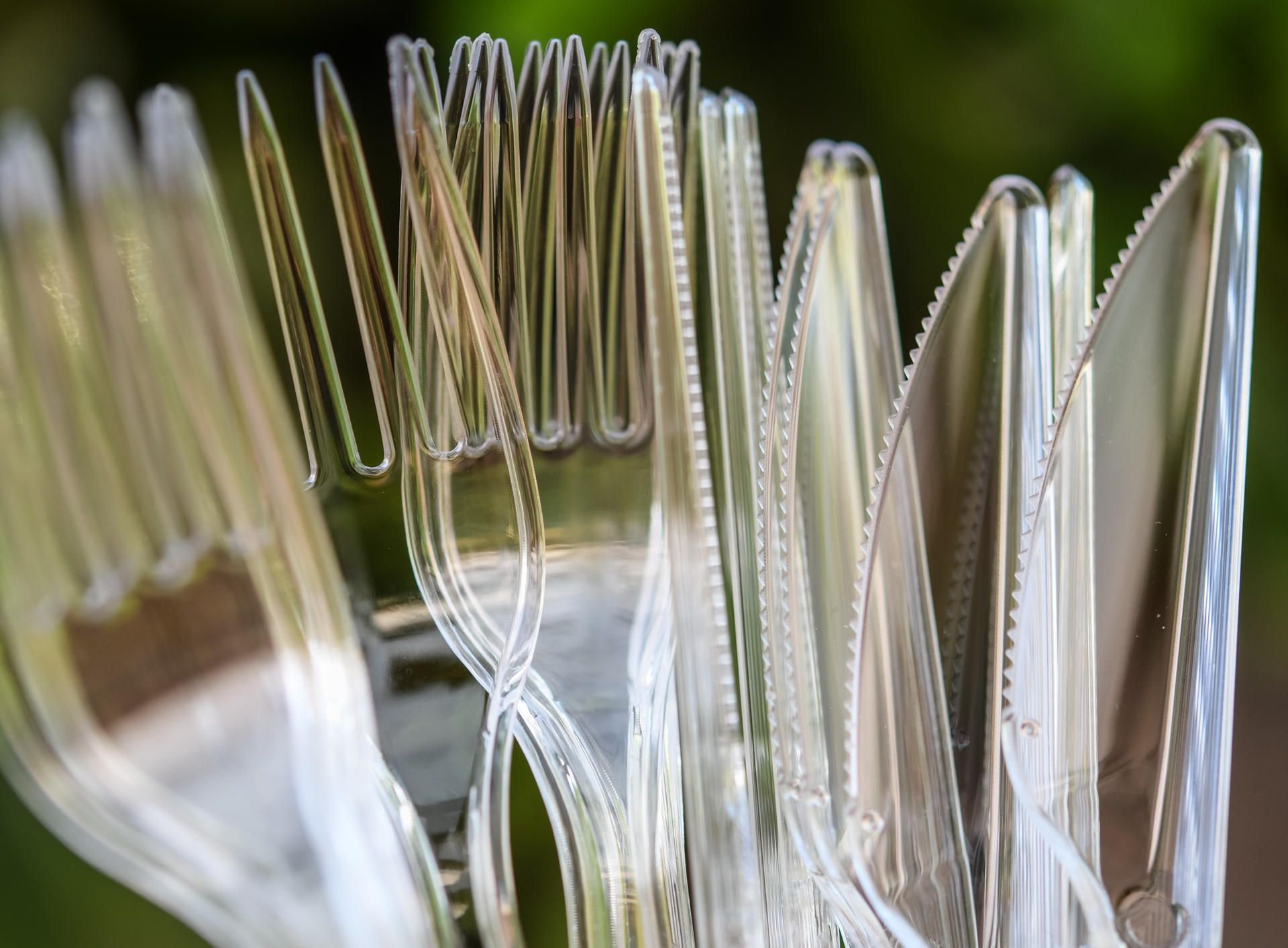 Auch Plastikbesteck soll nach dem Willen Brüssels vom Markt verschwinden, um der zunehmenden Verschmutzung der Weltmeere mit Kunststoff Heer zu werden.