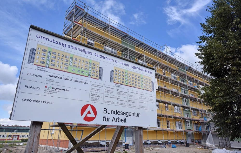 Das frühere Jugendwohnheim im Hahnstückenweg in Bitterfeld wird zum Internat für Azubis umgebaut.