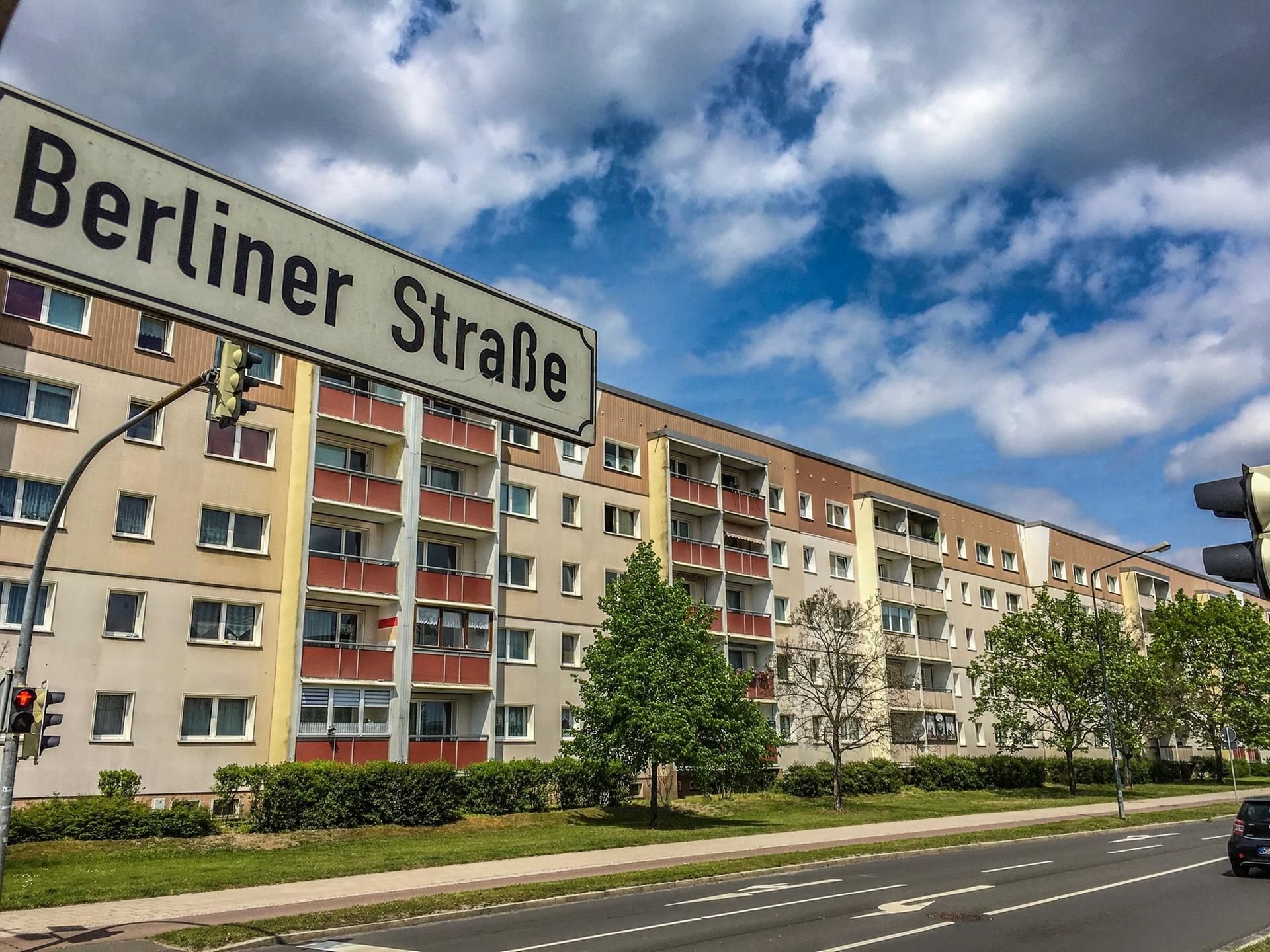 In der Berliner Straße in Wittenberg fanden Hausdurchsuchungen statt.