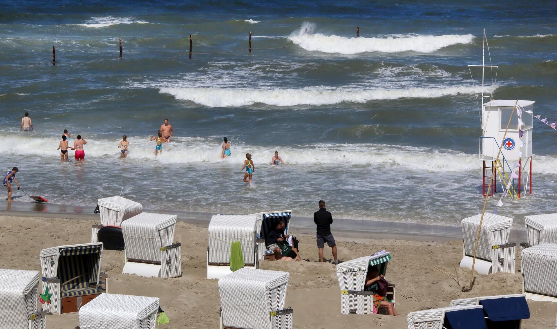 Alles wie immer an Ost- und Nordsee? Nicht ganz. Das Coronavirus hat auch Auswirkungen auf geplante Urlaube in Deutschland.