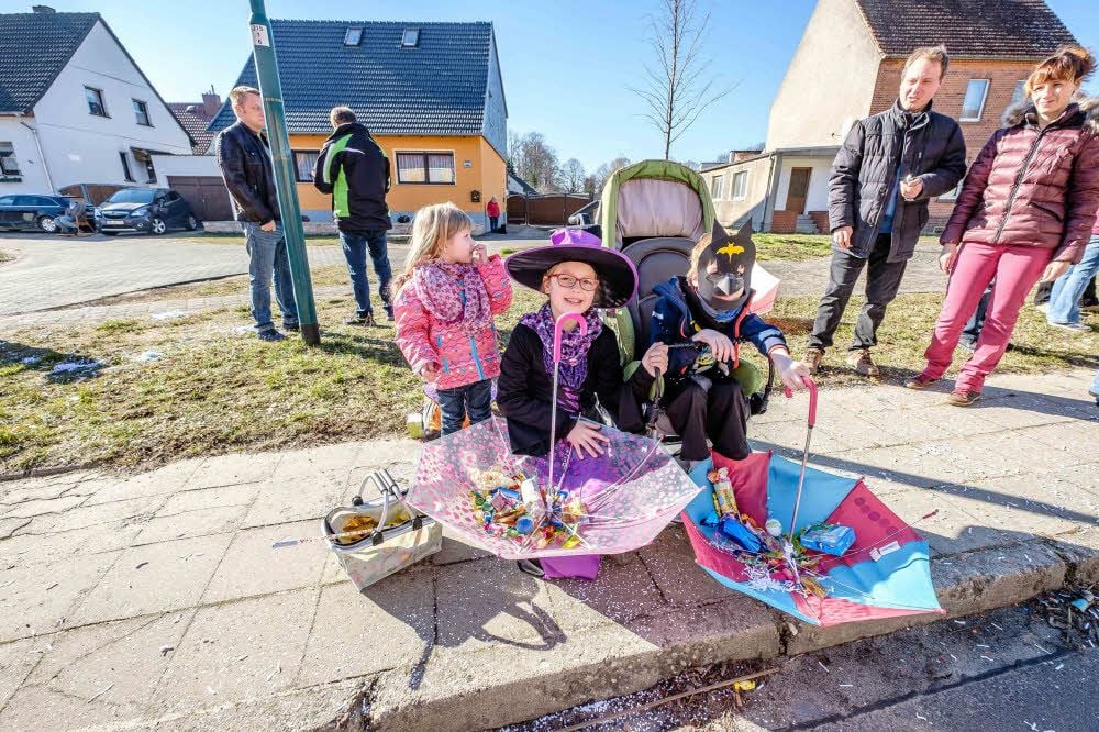 Miriam, Sophia und Niklas hatten einen guten Ertrag an Kamelle.