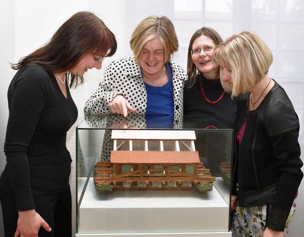 Kooperation für Ausstellung: Bettina Schröder-Bornkampf und Elisabeth Krämer vom Rehsumpf-Verein, Karin Weigt vom Museum für Stadtgeschichte und Kathrin Abé von der Stadtsparkasse Dessau (v. l.)
