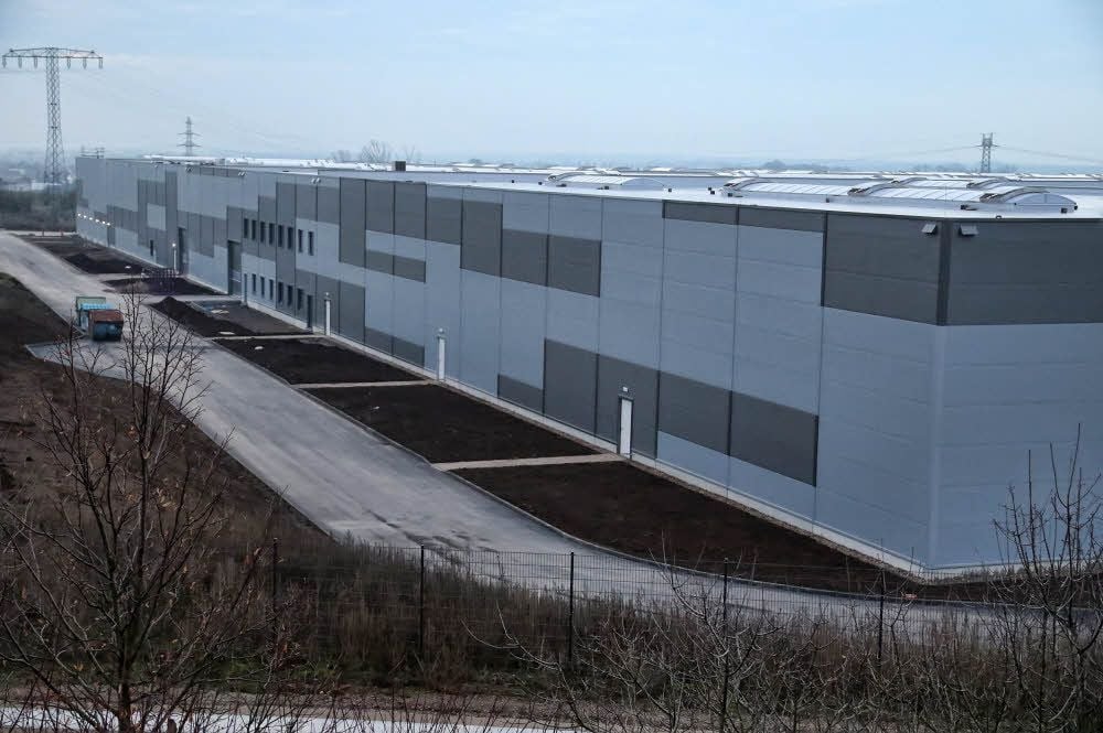 Das neue Fabrikgebäude an der Südharzautobahn (A 38)