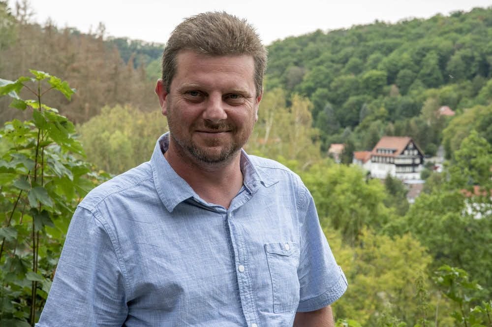 Der Osterberg zählt zu Michel Wieses Lieblingsplätzen in Altenbrak. Der 38-Jährige ist dort seit Kurzem Ortsbürgermeister.