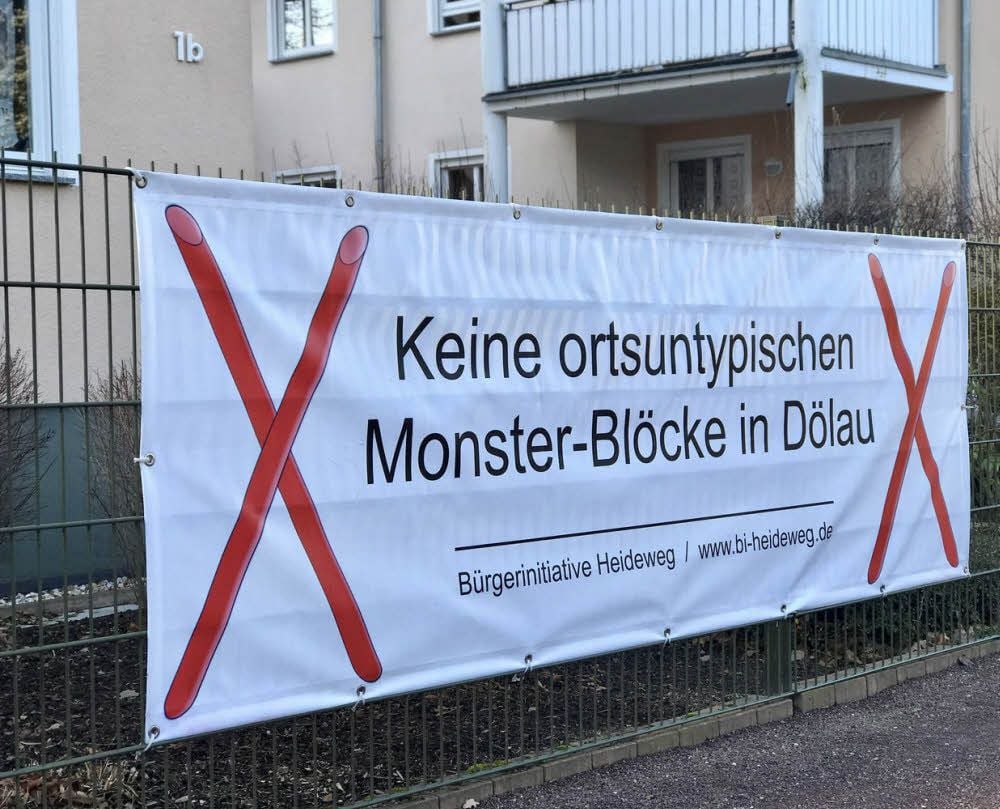 Diese Dölauer zeigen sichtbar ihren Protest gegen das millionenschwere Bauvorhaben.