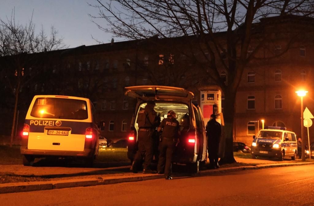63 Beamte waren bei der Razzia im Einsatz.