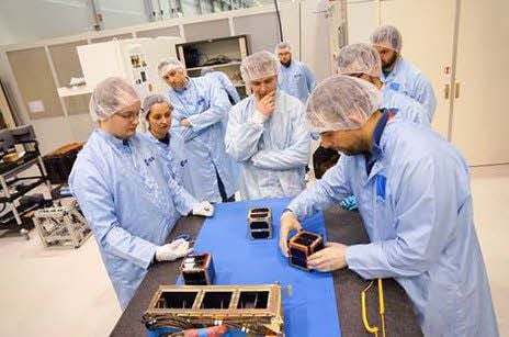 Die drei Kleinstsatelliten, die mit ins All starteten.