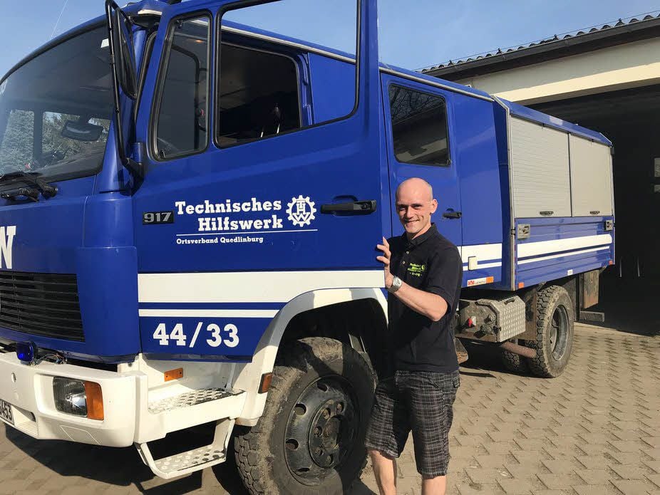 Steven Faßhauer ist seit drei Jahren der Gruppenführer Ortung. Angefangen hat er als Kraftfahrer für die Technik und Rettungshunde.