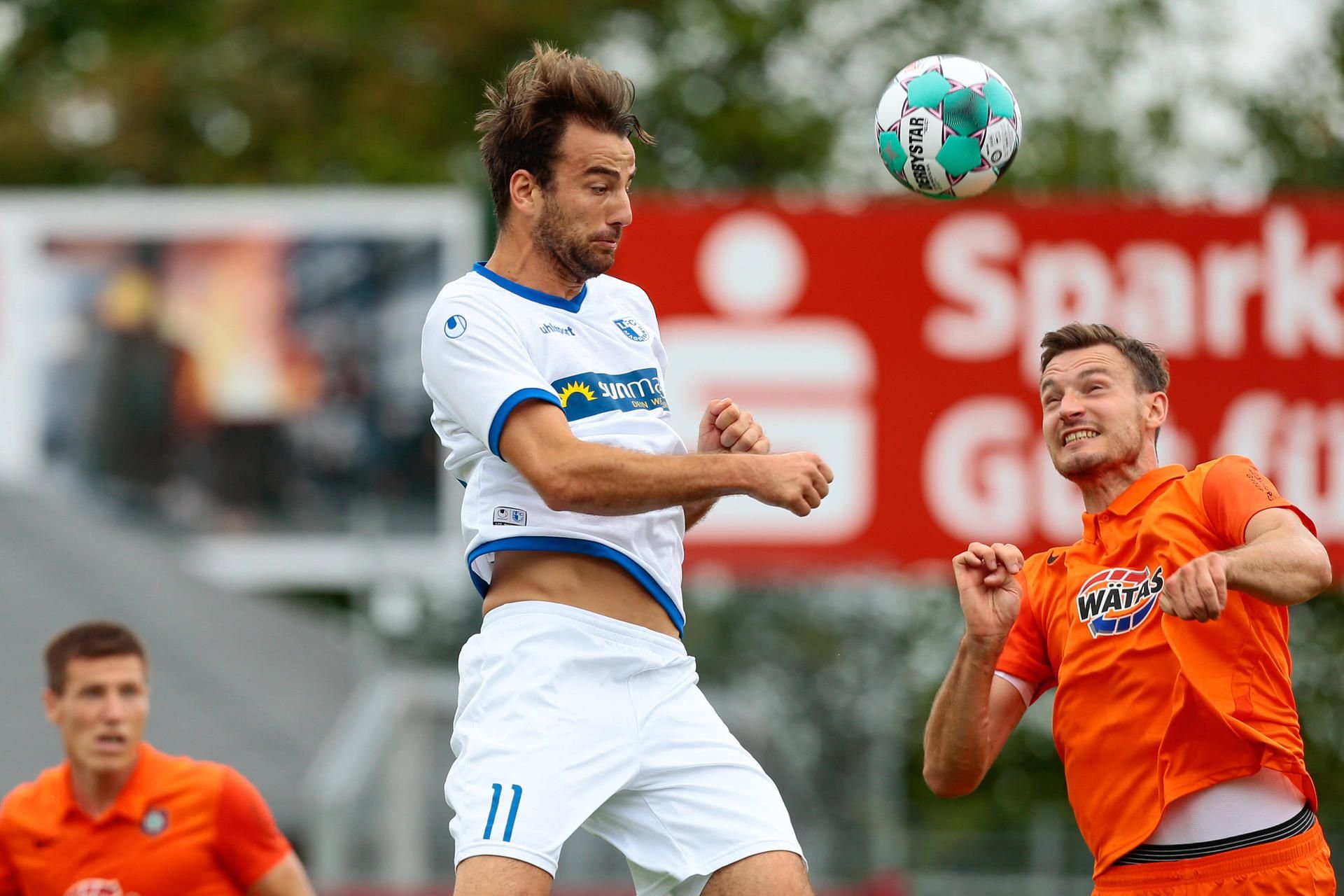 Christian Beck (l.) blieb gegen Aue ohne Treffer.