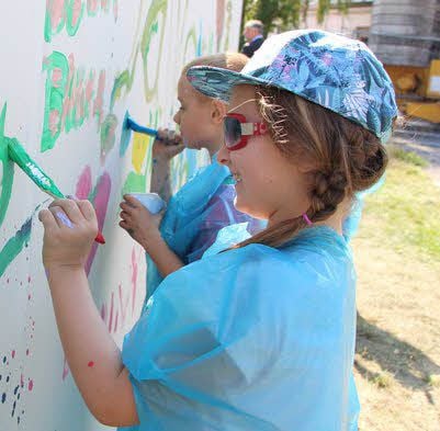 Malen beim Kinderfest im Rottleberöder Knauf-Werk