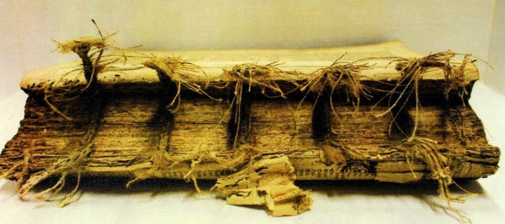Als der Gangolf-Verein aus Hettstedt die Bibel im Jahr 2007 überlassen bekam, war sie in schlechtem Zustand, unter anderem ohne Einband.