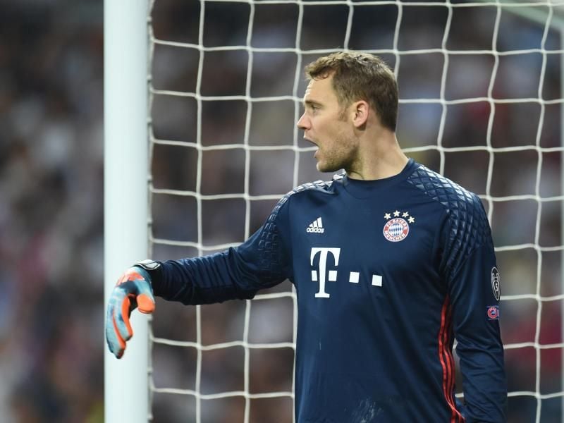 Bayern-Torwart Manuel Neuer hat sich schwer am linken Fuß verletzt.