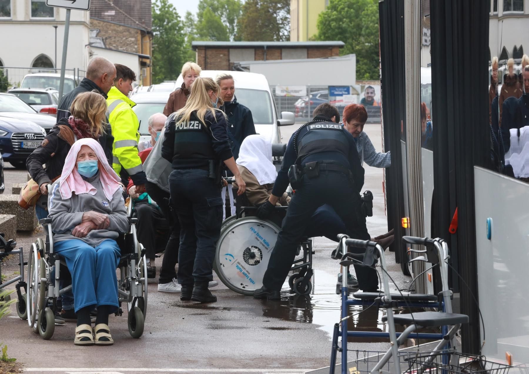 Bombendrohung Gegen Ärztehaus: Patienten Und Personal Wurden In ...