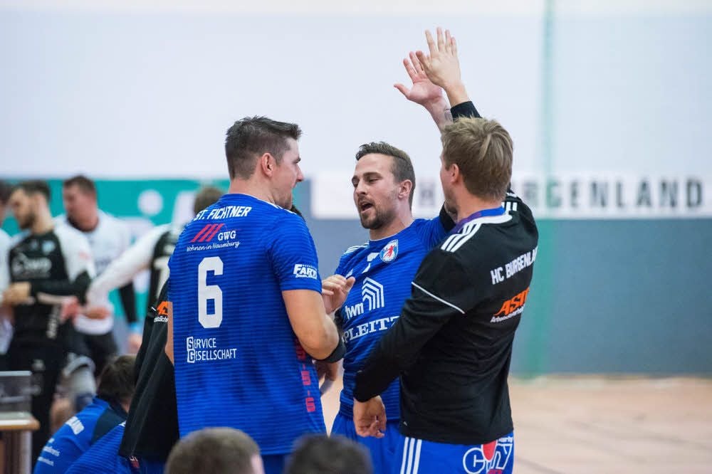 HCB-Regisseur Kenny Dober (2.v.r.) - hier in einer früheren Partie - feierte in Plauen nach seiner Verletzungspause mit vier Treffern ein gelungenes Comeback.