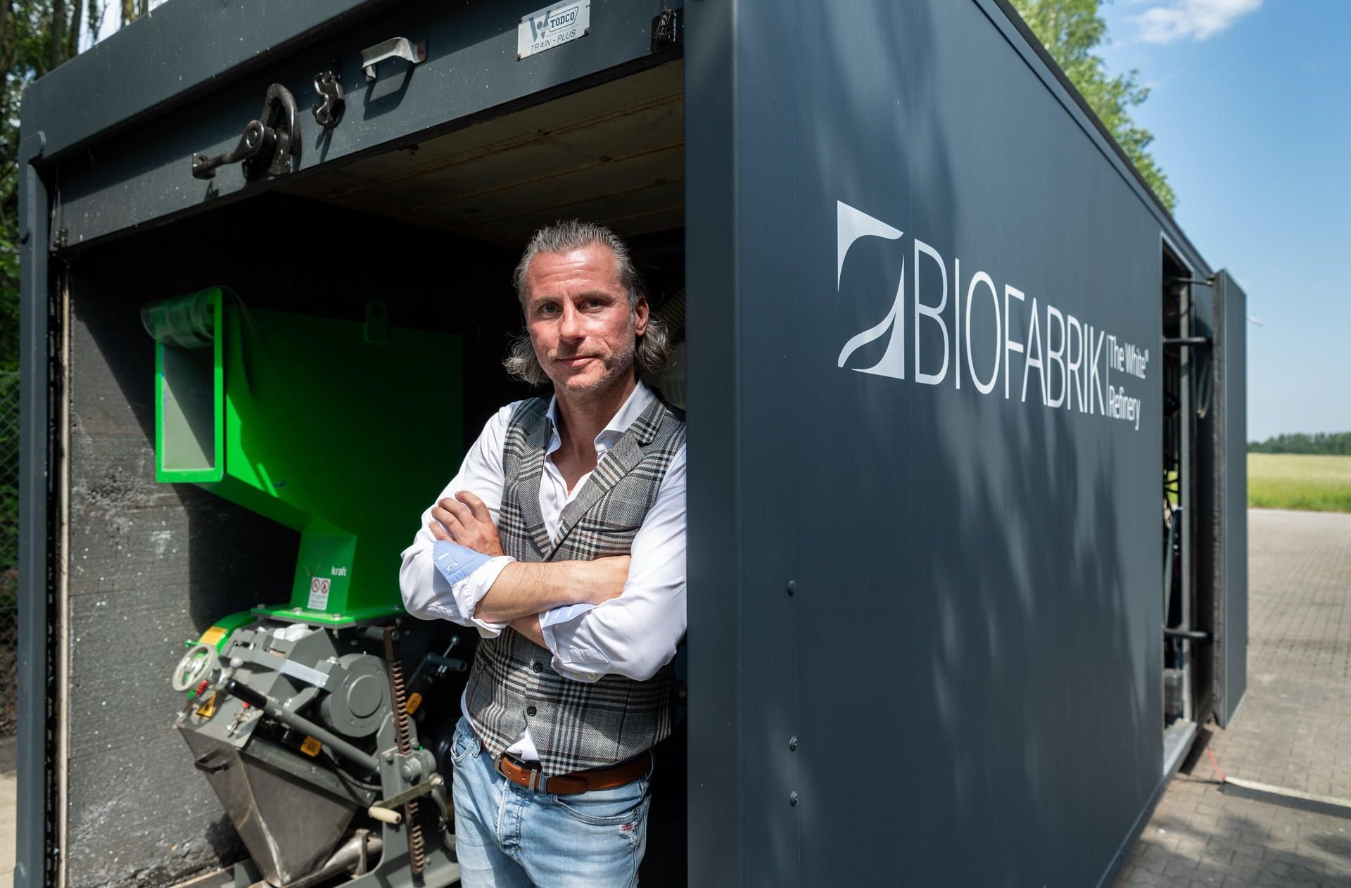 Oliver Riedel, Geschäftsführer der Biofabrik White Refinery GmbH, steht in einer «WastX Plastic» Anlage in der Plastikabfall zu Öl verarbeitet wird.