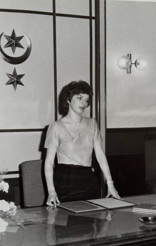 Brigitte Panitz 1983 im Trauzimmer des Stadthauses
