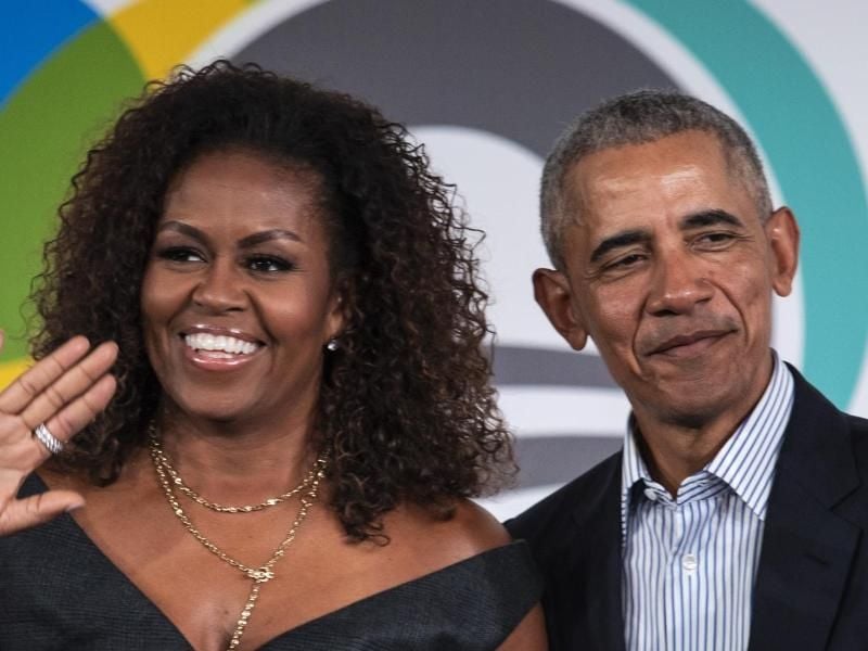 Michelle Obama über ihren Mann Barack: „Er hatte einfach keine Zeit, mir auf die Nerven zu gehen, weil er an seinem Buch arbeiten musste.”. Foto: Ashlee Rezin Garcia/Chicago Sun-Times/AP/dpa