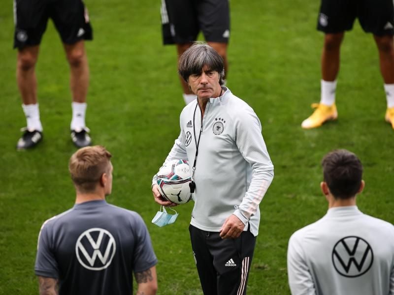 Muss sich bei seiner Kader-Planung etwas einfallen lassen: Bundestrainer Joachim Löw. Foto: Christian Charisius/dpa