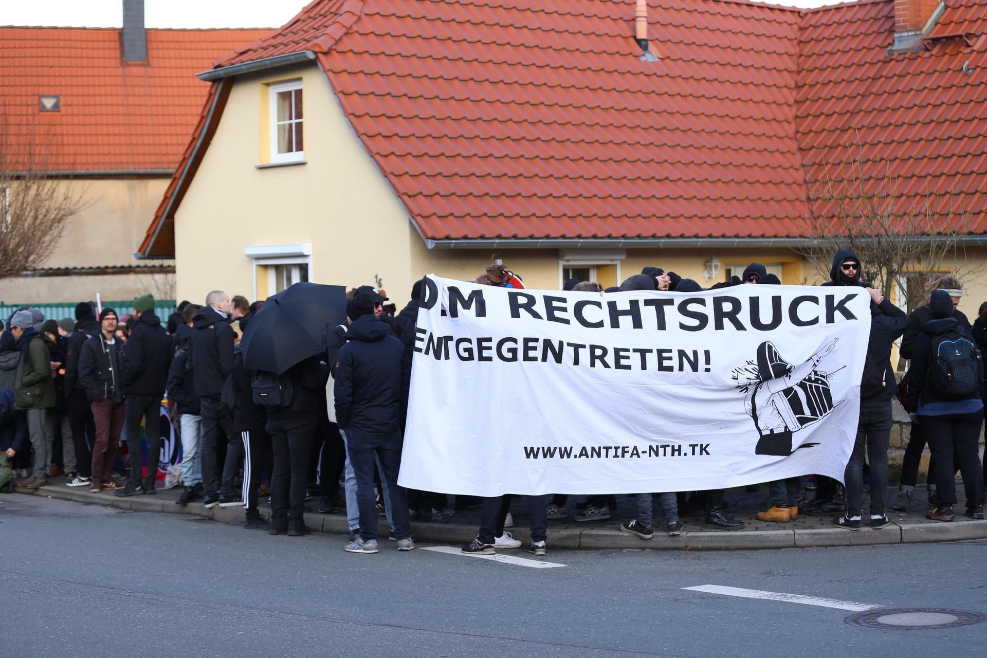 Gegendemonstranten in Schnellroda.