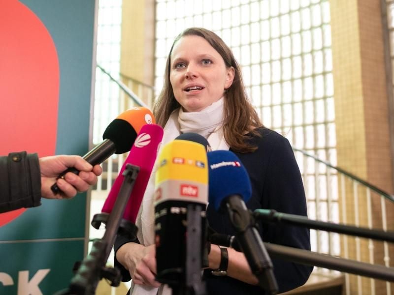 Melanie Leonhard (SPD), Sozialsenatorin von Hamburg, gibt ein Pressestatement. Foto: Daniel Reinhardt/dpa/Archivbild