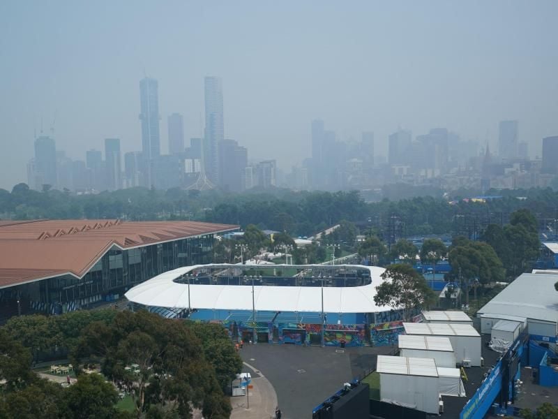 Die Buschbrände machen auch den Tennisspielern in Melbourne zu schaffen. Foto: Michael Dodge/AAP/dpa