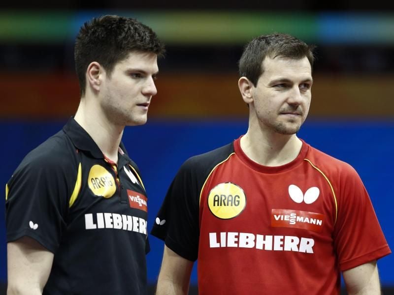 Dimitrij Ovtcharov (l) und Timo Boll. Foto: Rolex Dela Pena/EPA