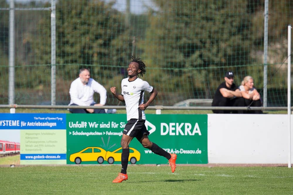 Carlos Alberto Fernando - hier nach seinem Hattrick gegen Piesteritz - ist beim SV Dessau 05 angekommen.