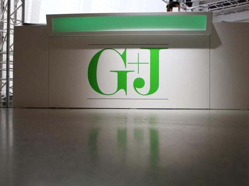 Ein Empfangstresen mit dem Logo der Verlagsgruppe Gruner+Jahr. Foto: Christian Charisius/Archiv