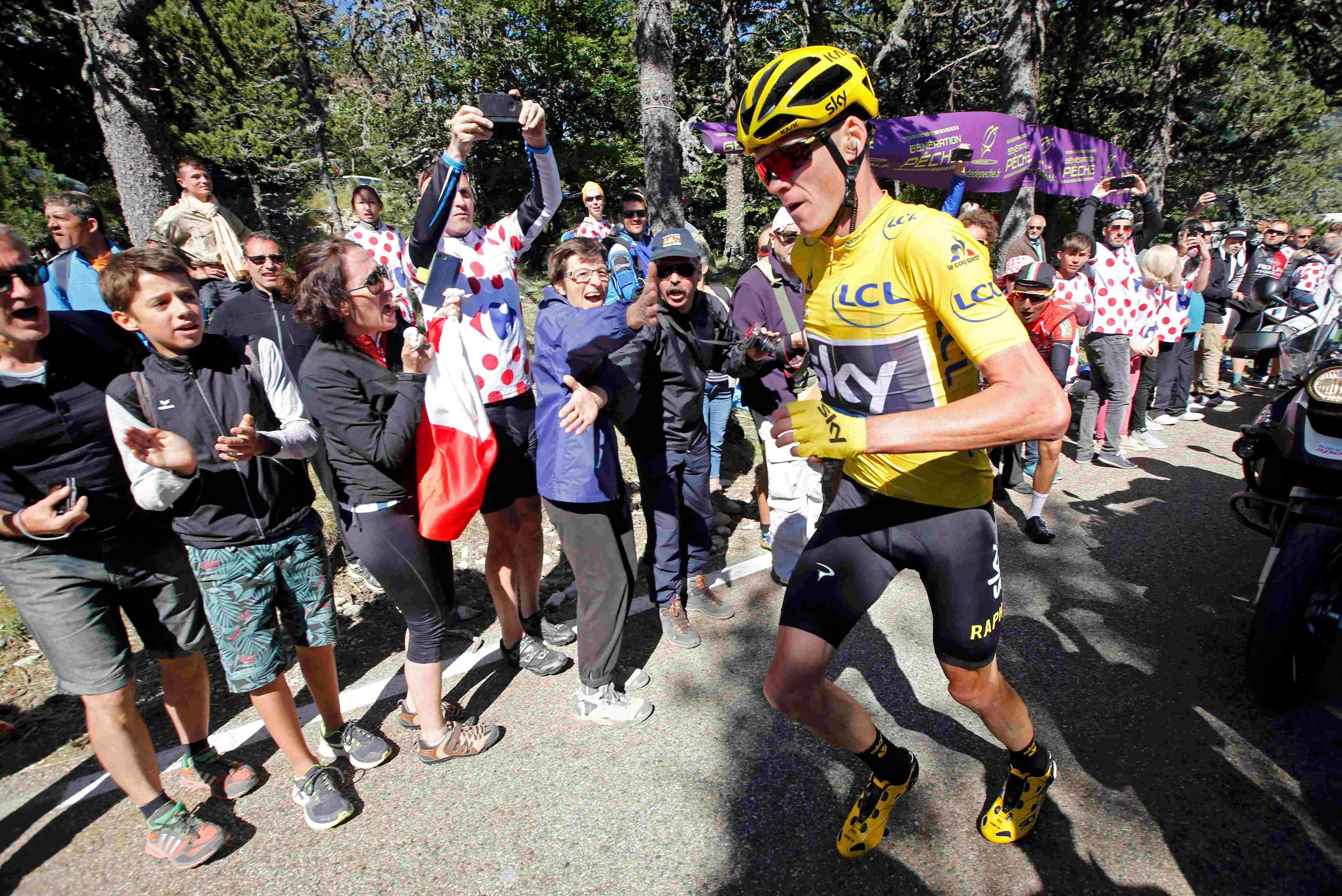 Tour-Favorit Christopher Froome lief ein Teil des Anstiegs zu Fuß.