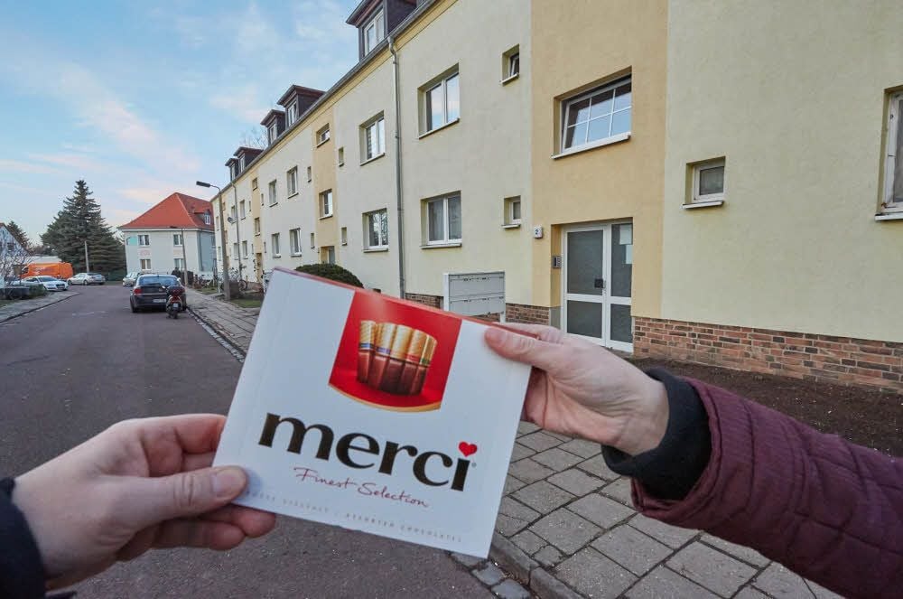 Mit einer Schachtel Merci bedankte sich der Tatverdächtige immer bei seinen Nachbarn an der Thomas-Mann-Straße in Bernburg, die für ihn Paketlieferungen annahmen.