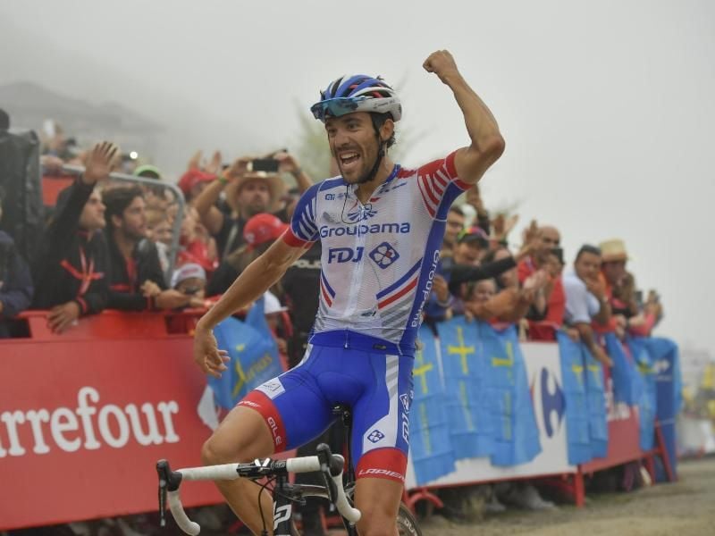Thibaut Pinot feiert seinen Tagessieg der 15. Vuelta-Etappe. Foto: Alvaro Barrientos/AP