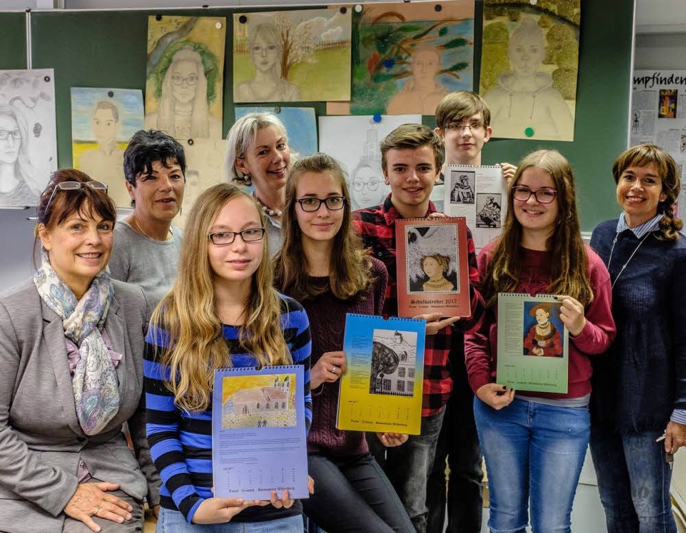 Auch in diesem Jahr präsentieren Schüler und Lehrer des Lucas-Cranach-Gymnasiums den Jahreskalender. Für 2017 stand das Thema Reformation im Mittelpunkt.