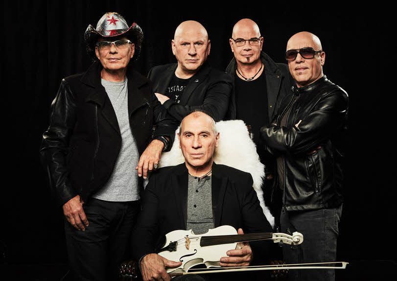 „40 Jahre Am Fenster“: City spielt im Bergtheater Thale.