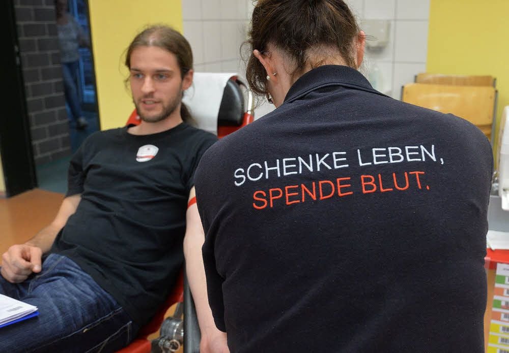 Kleiner Pikser, große Wirkung - für bis zu drei Menschen kann eine einzige Blutspende lebensrettend sein.