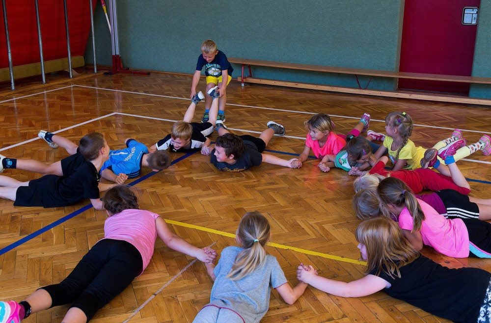 Spaß haben die Kinder beim „Merks“-Programm in der Halle der Grundschule „Otto Lilienthal“.
