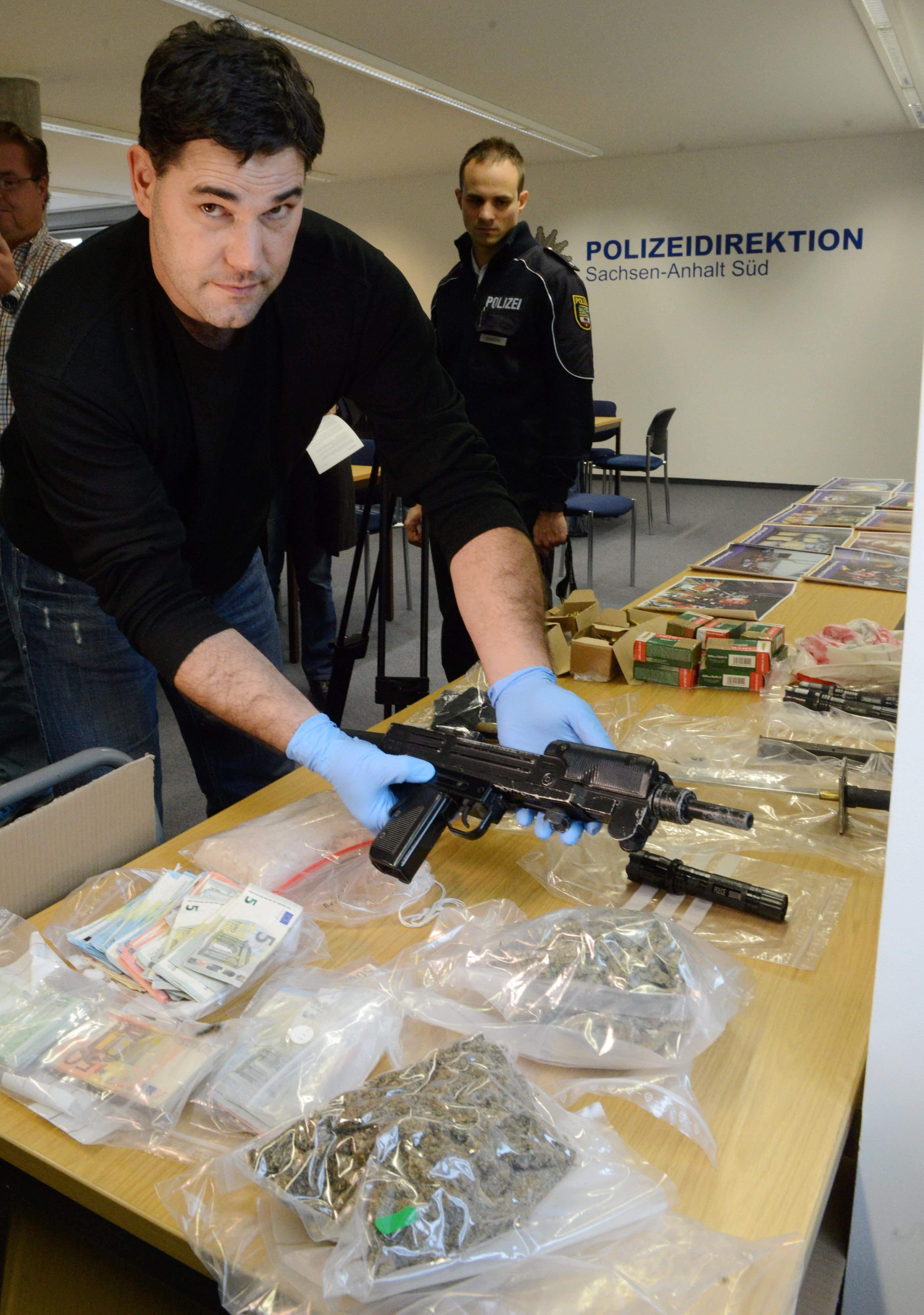 Scharfe Waffen, Bargeld, Drogen - die Großrazzia am Mittwoch war erfolgreich.