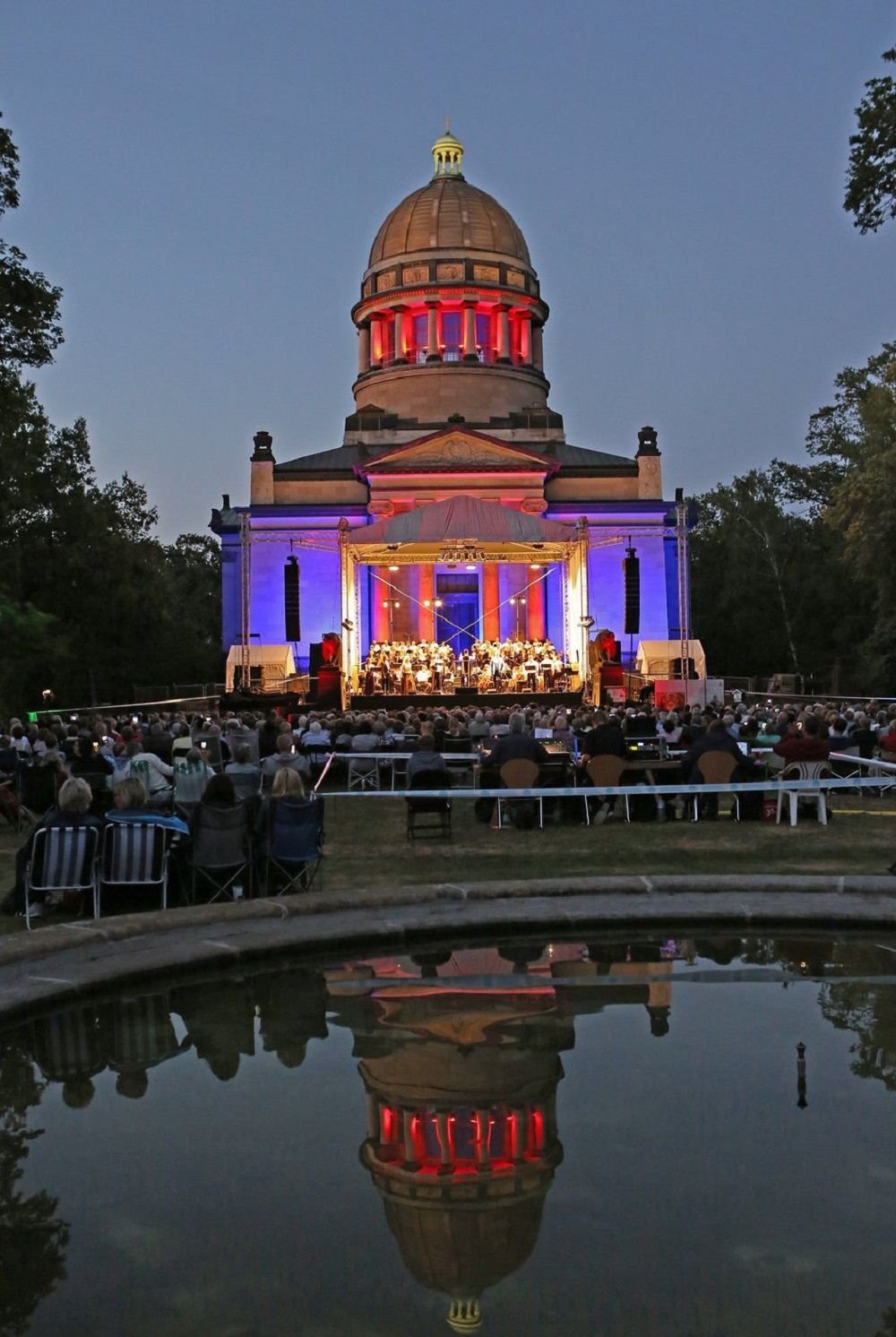 Eröffnungskonzert diesmal vor dem Mausoleum