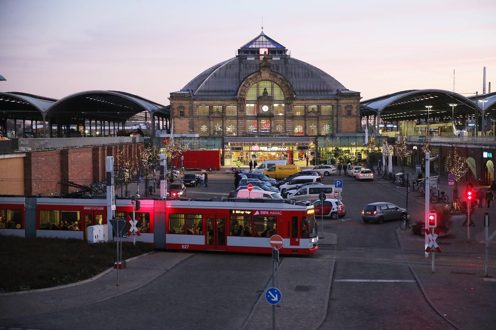 Den Bahnhof in Halle ist einer der wenigen, den die Deutsche Bahn behalten möchte.