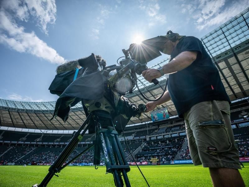 Wegen der Coronavirus-Pandemie dürfen keine Zuschauer ins Braunschweiger Stadion, die Titelkämpfe werden aber im Fernsehen zu sehen sein. Foto: Michael Kappeler/dpa