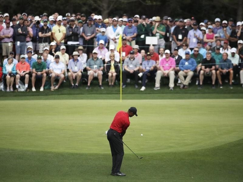 Tiger Woods hat 14 Jahre nach seinem letzten Sieg erneut das Masters in Augusta gewonnen. Foto: Charlie Riedel/AP