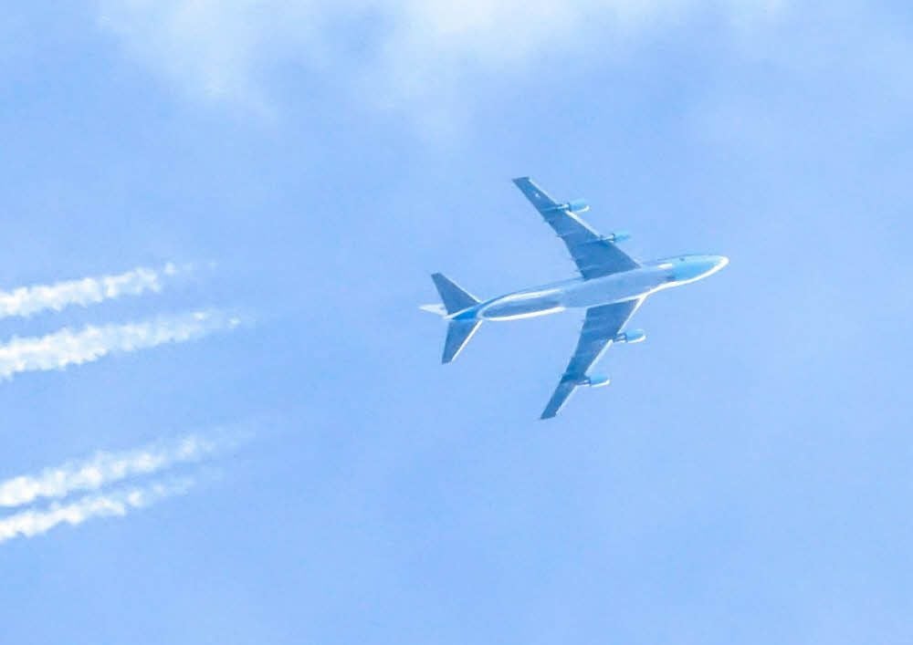Die „Air Force One“ über Quedlinburg? Das Flugzeug sieht der amerikanischen Präsidentenmaschine auf jeden Fall sehr ähnlich.