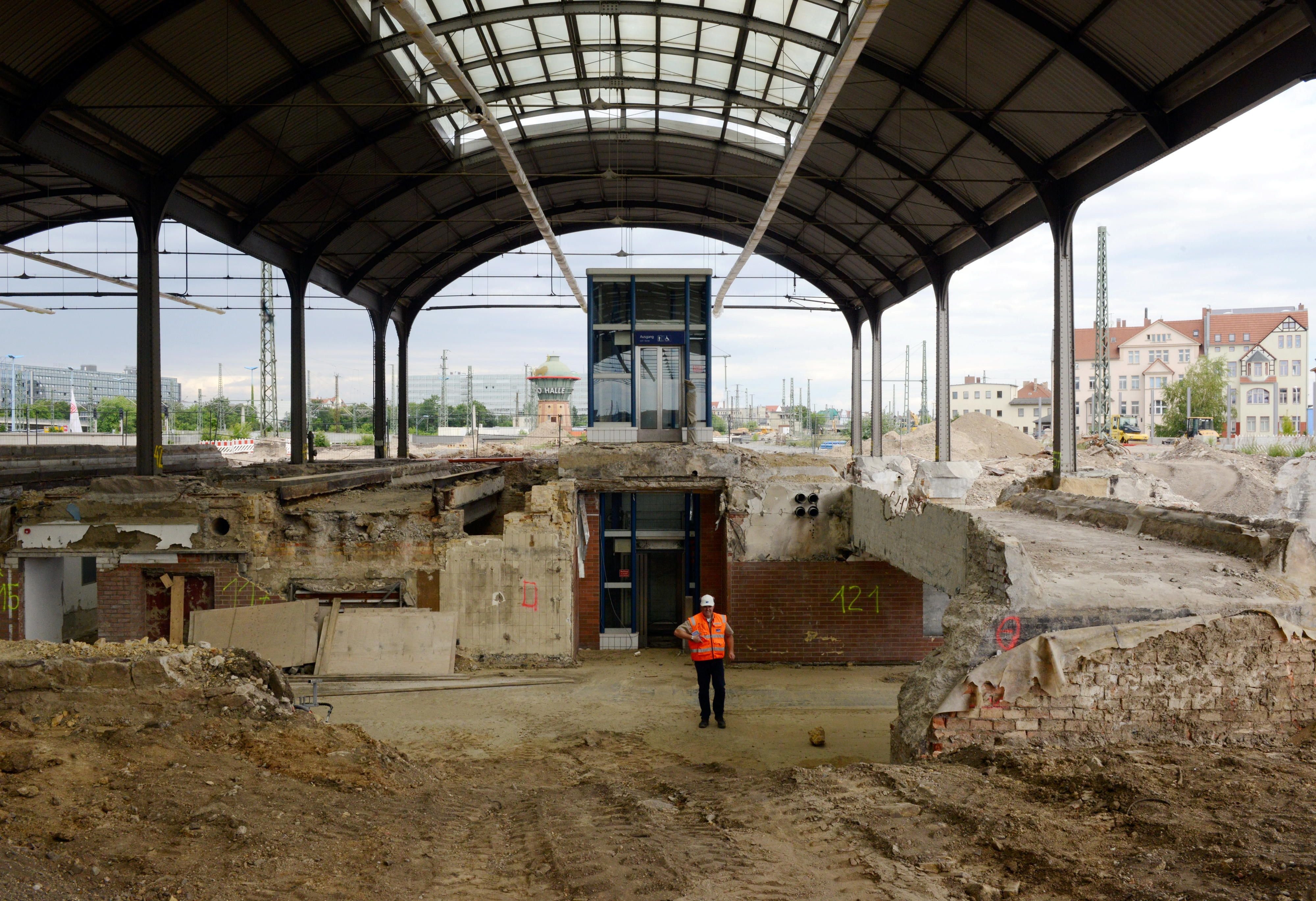 Bauarbeiten im Tunnel am Hauptbahnhof in Halle