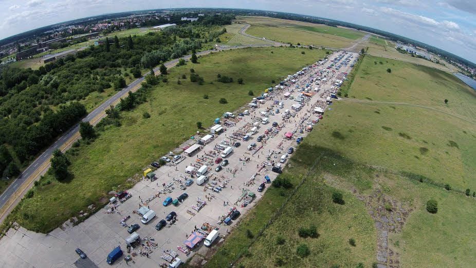 Der Trödelmarkt von oben.
