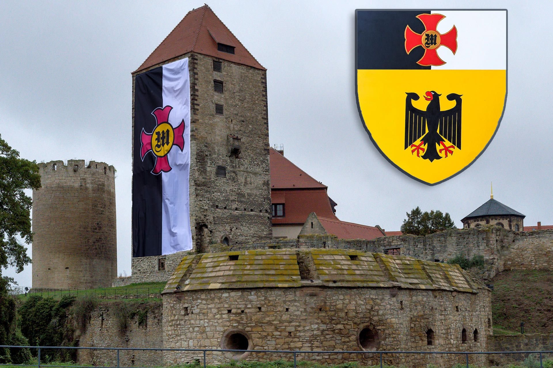 Den Turm der Burg ziert bislang keine Flagge - aber vielleicht ist das Symbol des Ordens bald häufiger zu sehen.