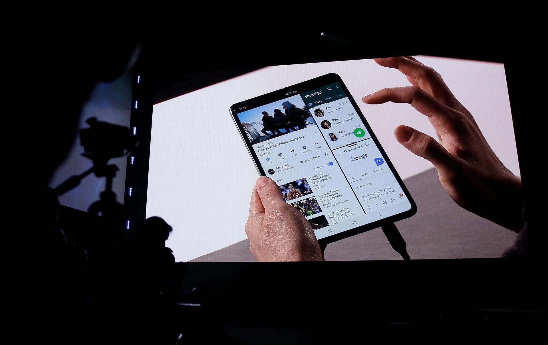 Das neu vorgestellte Samsung Fold soll im Mai für 2000 Euro auf den Markt kommen.
