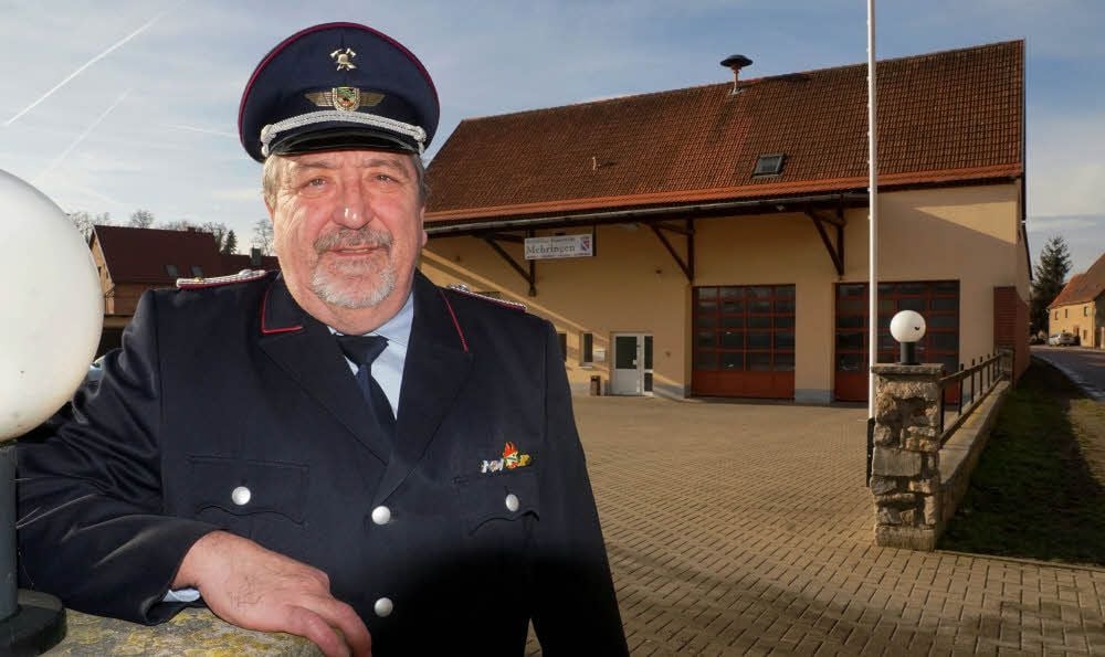 Bernd Schewe gibt sein Amt als stellvertretender Ortswehrleiter der Freiwilligen Feuerwehr Mehringen in jüngere Hände ab.