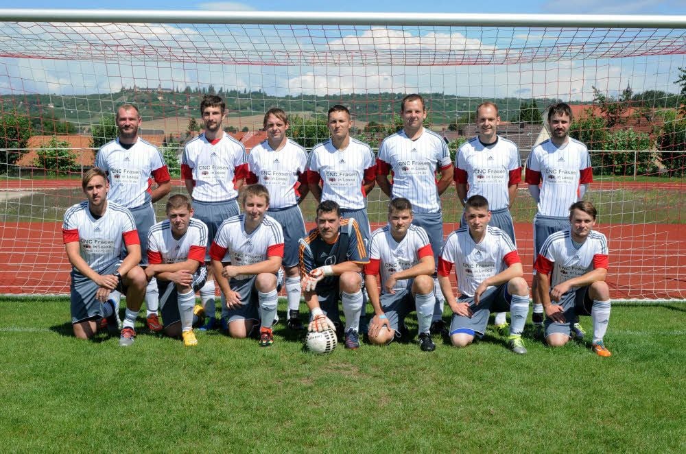 Kreisoberliga-Aufsteiger Eintracht Lossa/Union Rastenberg vor der neuen Saison - hintere Reihe, von links: Arian Gorges, Marcus Jöricke, Stefan Bärhold, Christopher Weihrauch, Kai Vollrath, David Schiele, Andreas Knöbel; vorn, v.l.: Mario Rahaus, Thomas Eckert, Maximilian Riks, Jens Habermann, Christian Beck, Michael Neuhauß, Steve Gerhardt.