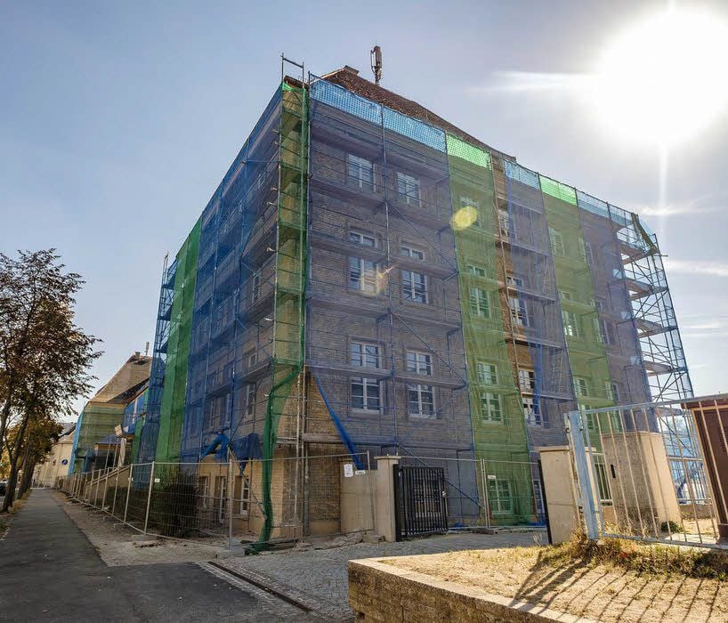 Hier kann weiter gebaut werden: Der Kreistag bewilligte in seiner jüngsten Sitzung eine zusätzliche Summe in Höhe von 446.000 Euro für die Sanierung der Rosa-Luxemburg-Schule. Bei den Arbeiten ist Asbest gefunden worden, dessen Beseitigung macht die ganze Sache teurer.