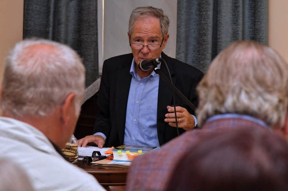 Gert Hoffmann stellte im Palais Dietrich seine Autobiografie vor.