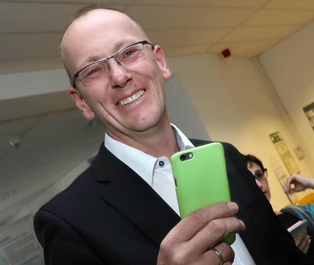 Sven Strauß freut sich über das Wahlergebnis. Er wird künftig als Oberbürgermeister Sangerhausen regieren.